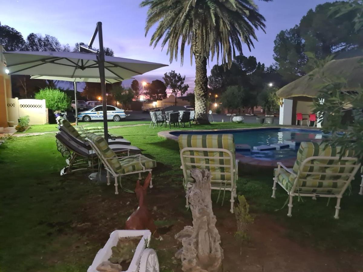 Victoria Oaks Guesthouse Victoria West Экстерьер фото