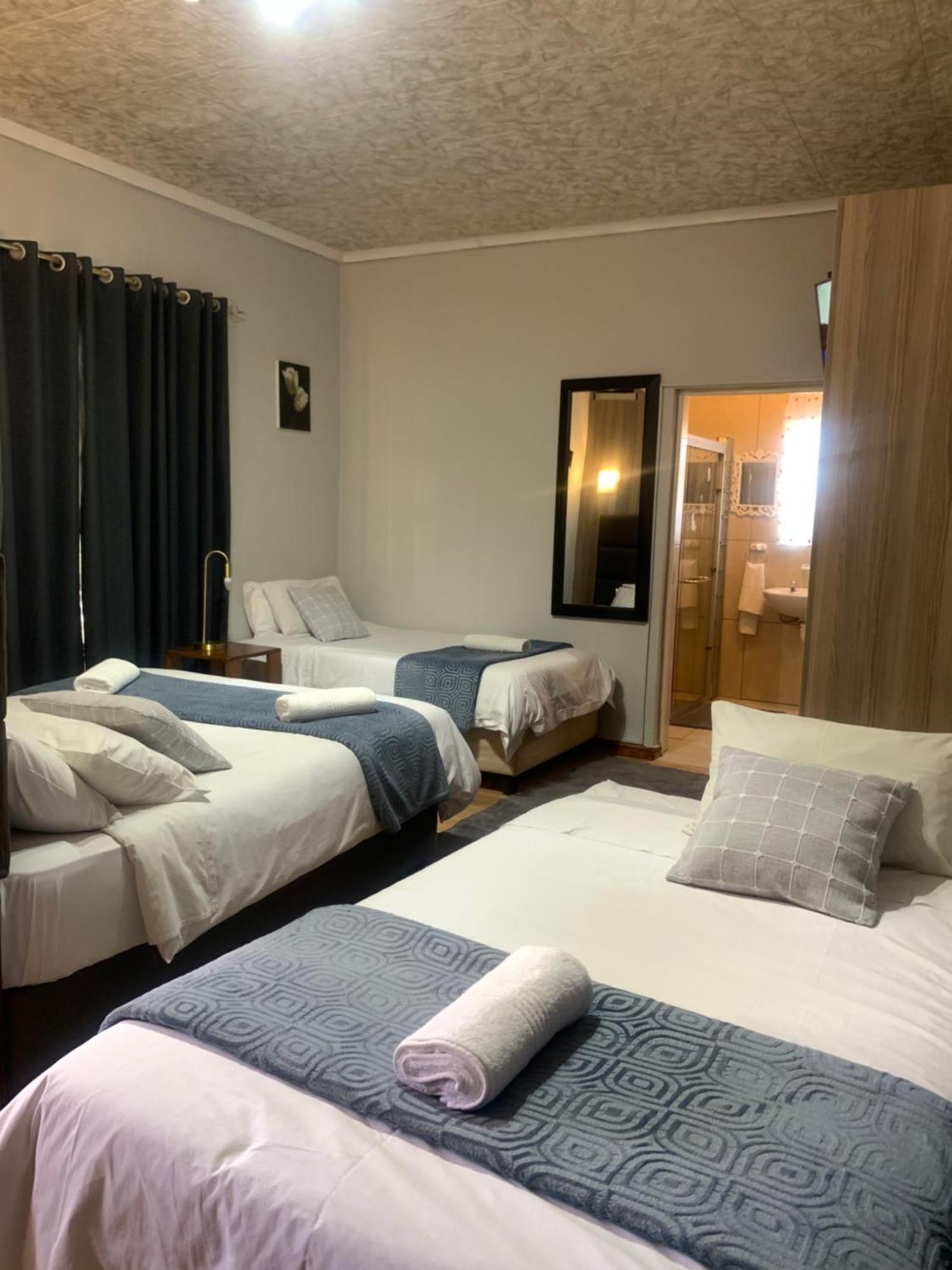 Victoria Oaks Guesthouse Victoria West Экстерьер фото