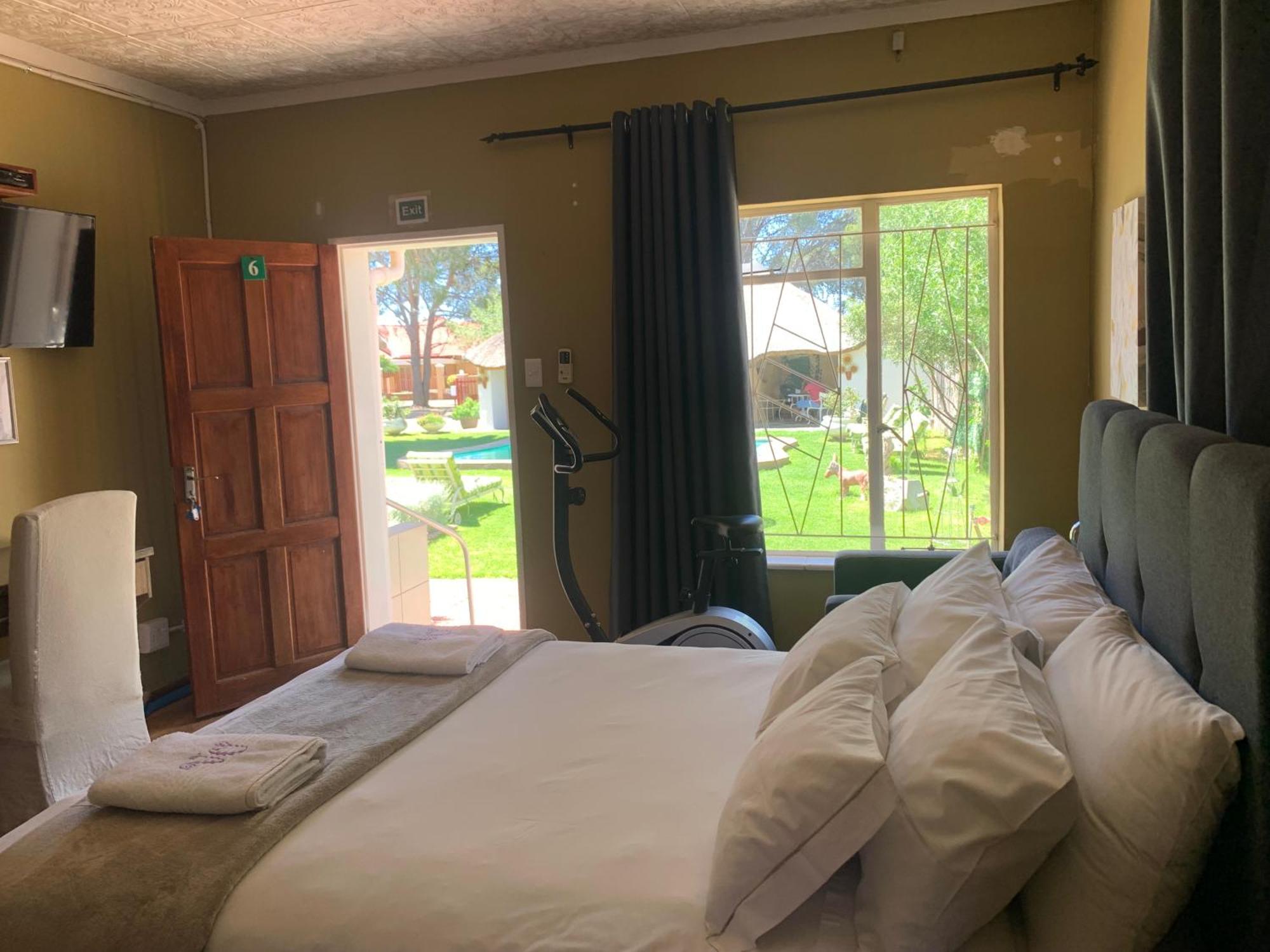 Victoria Oaks Guesthouse Victoria West Экстерьер фото